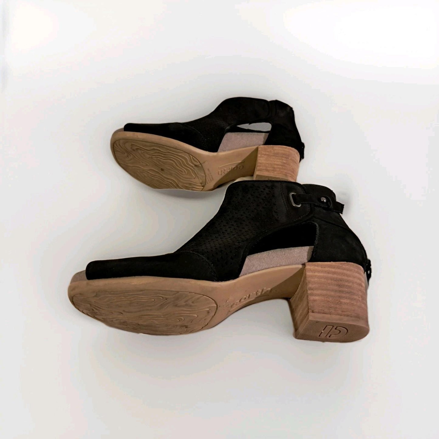 Earth Ivy Sahara Black Suede Lazer-Cut Bootie Casual Heels